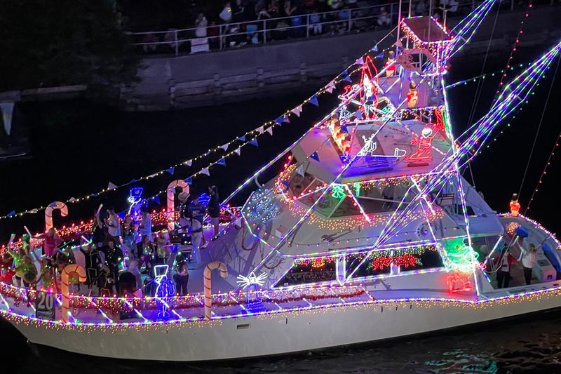 Seminole Hard Rock Winterfest Boat Parade — Fort Lauderdale