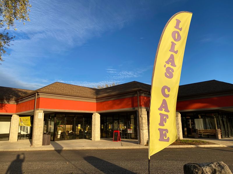 Lola's Filipino Cafe & Mini Store — Orange Park, FL