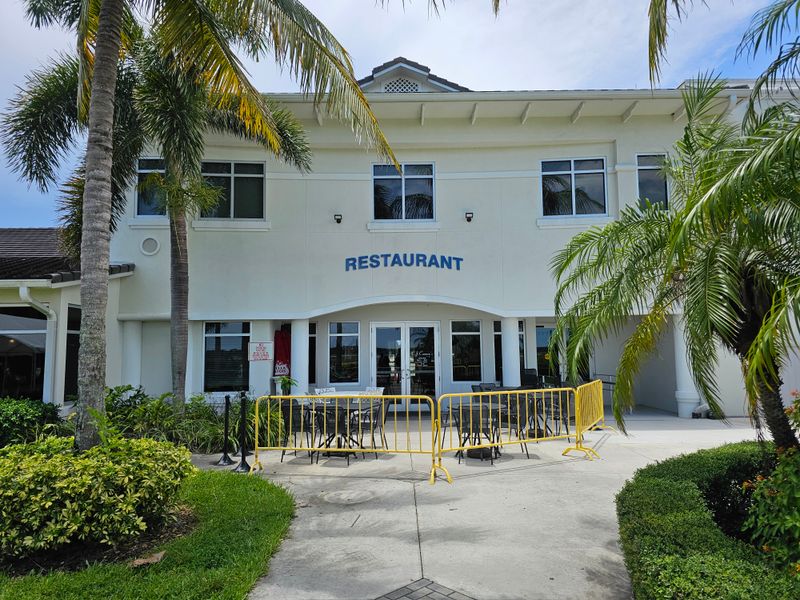 C.J. Cannon's Restaurant — Vero Beach Regional Airport