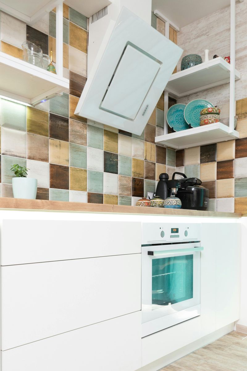 Use Stylish Backsplash Stickers