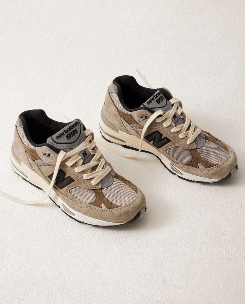 New Balance 991 Sneakers