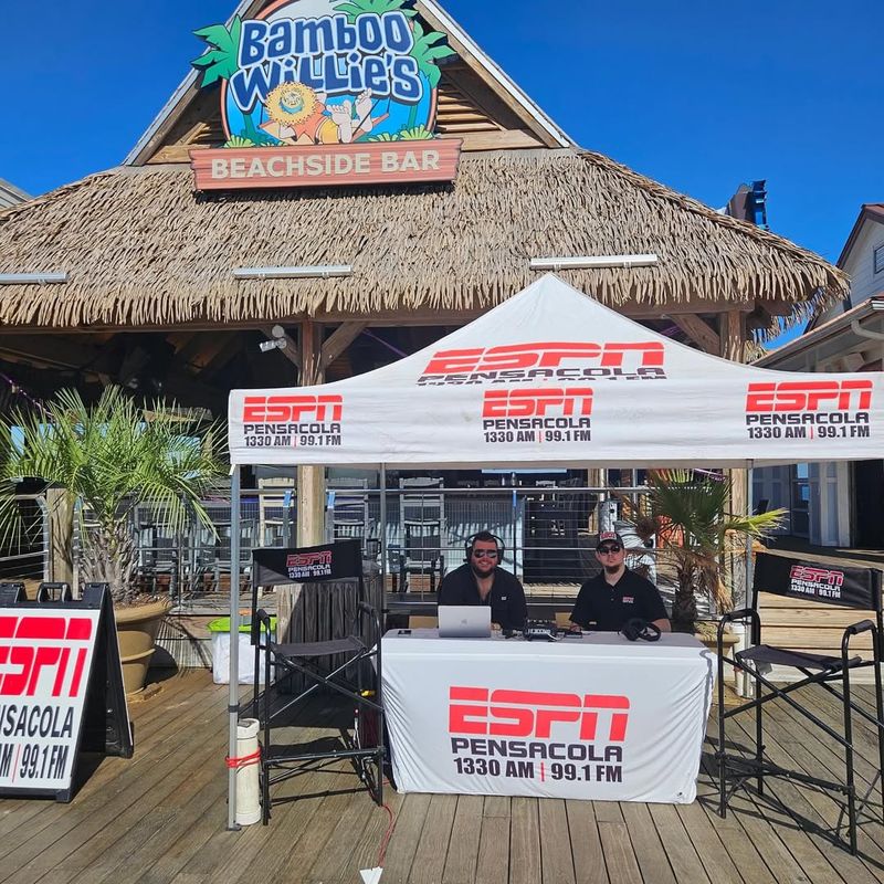 Live Music & Beachside Bars