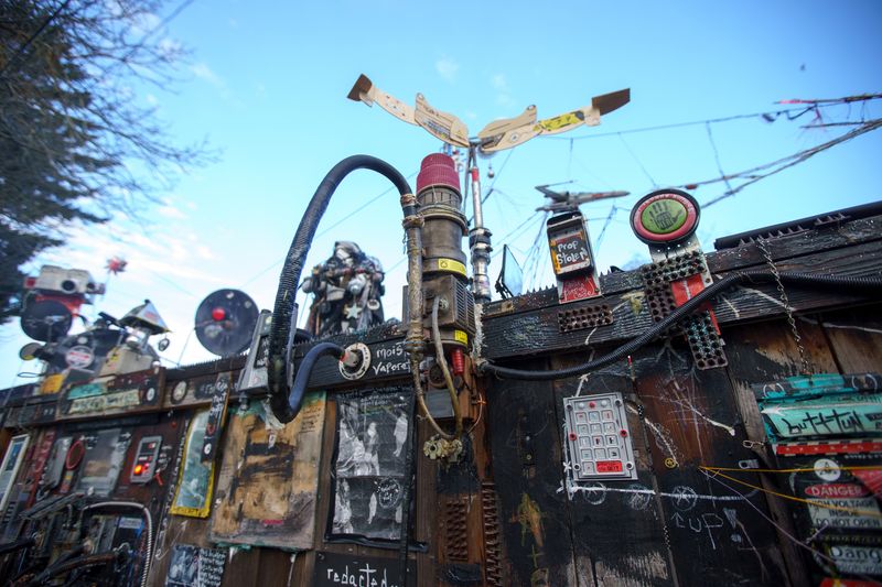 Snap Selfies in Robot Alley