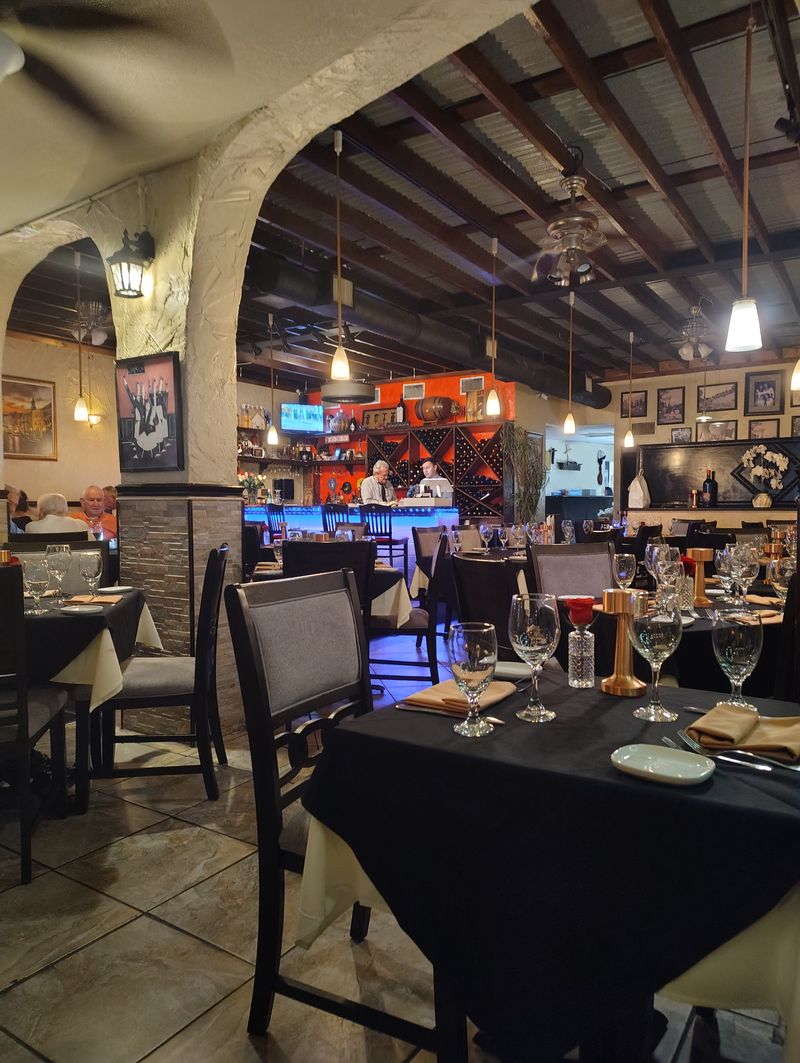 Bella's Italian Cafe — Tampa