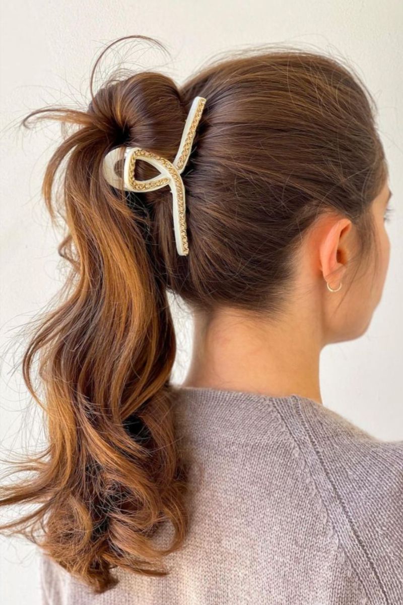 10 Chic Claw Clip Hairstyles to Take Your Look Up a Notch