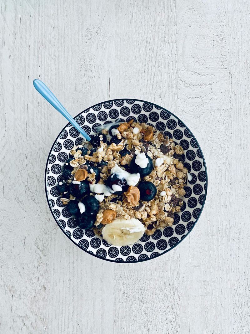 Oatmeal with Fresh Fruit and Nuts