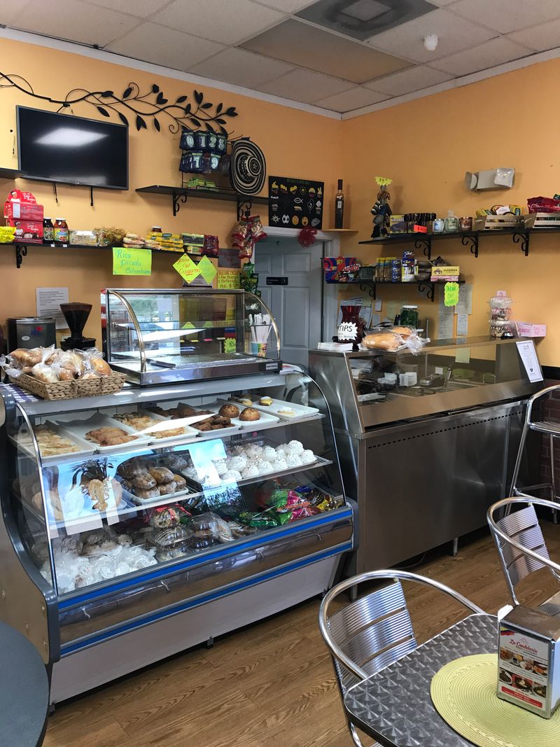 La Candelaria Bakery — Miami