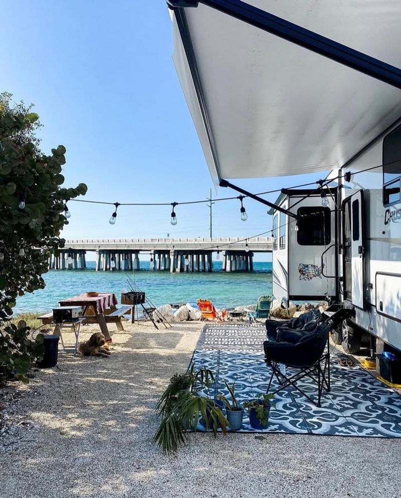 Where to Stay Nearby: Campgrounds, Cabins, and Close-by Keys Towns