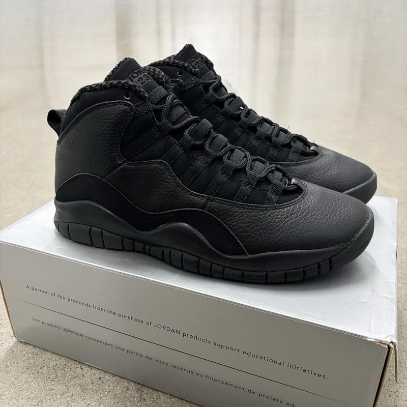 Air Jordan 11 'Blackout'