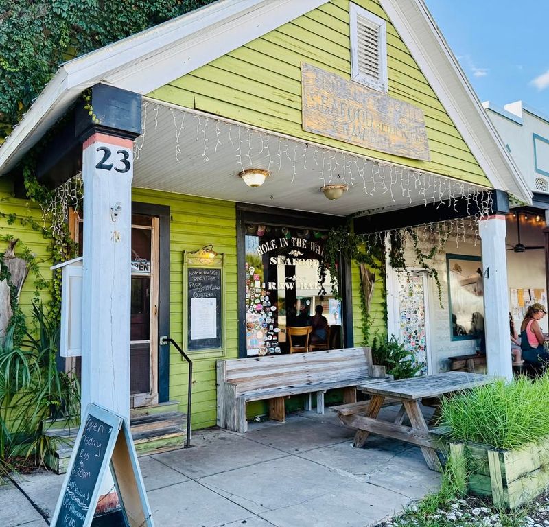 Hole in the Wall Seafood & Raw Bar — Apalachicola