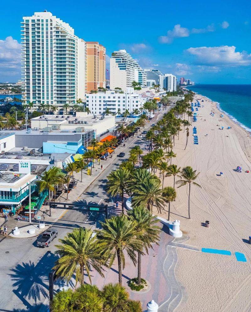 Explore Las Olas Beach (Fort Lauderdale)