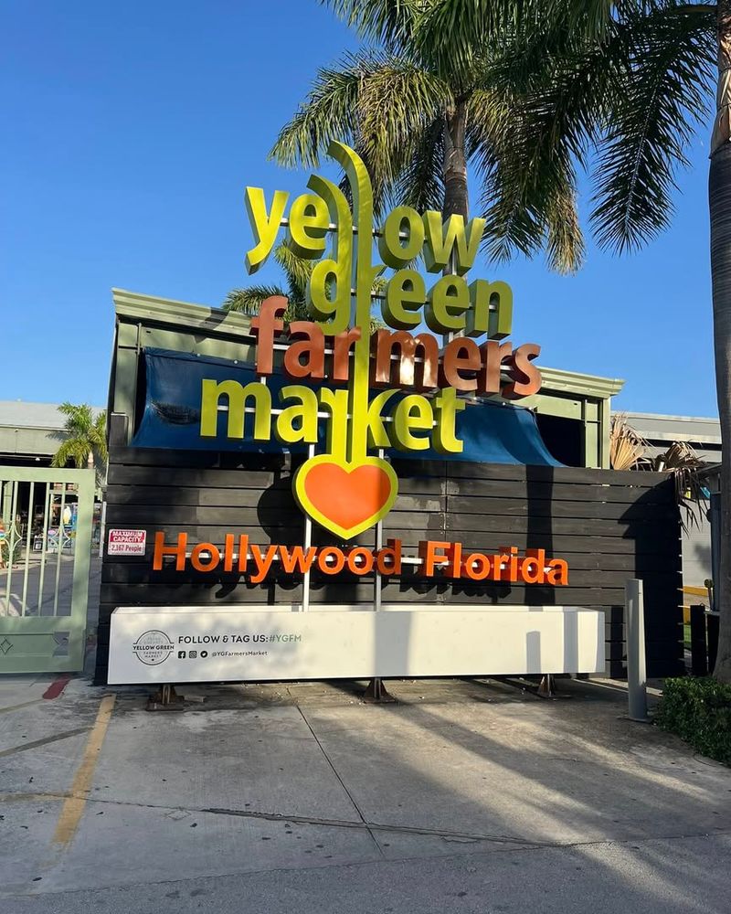 Browse the Yellow Green Farmers Market (Hollywood)