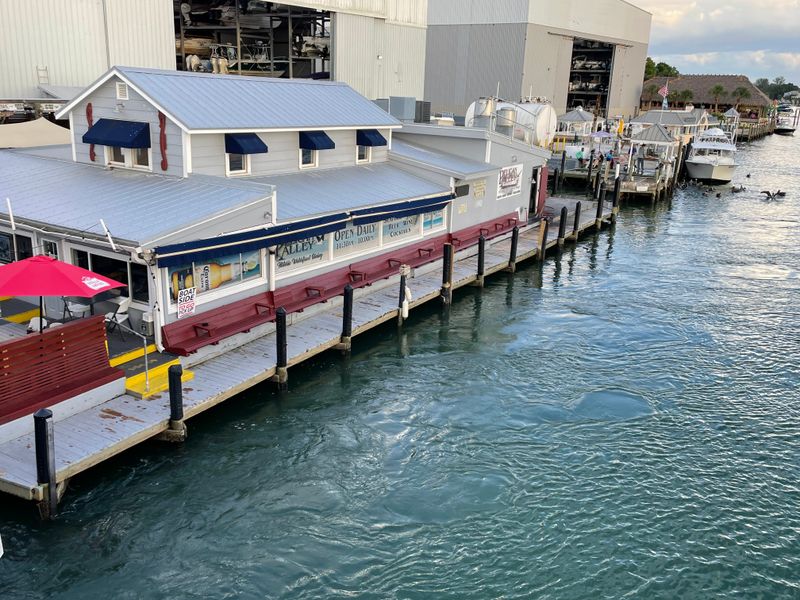 Pelican Alley Restaurant – Nokomis