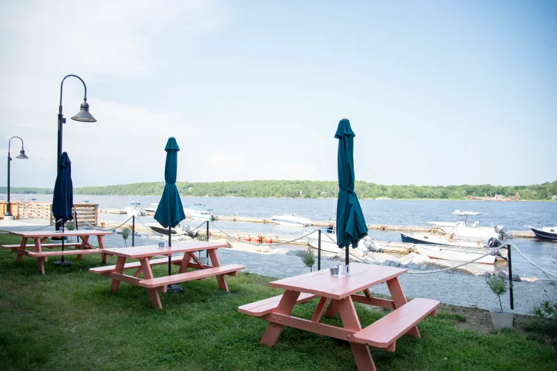 OystHERS Raw Bar & Bubbly