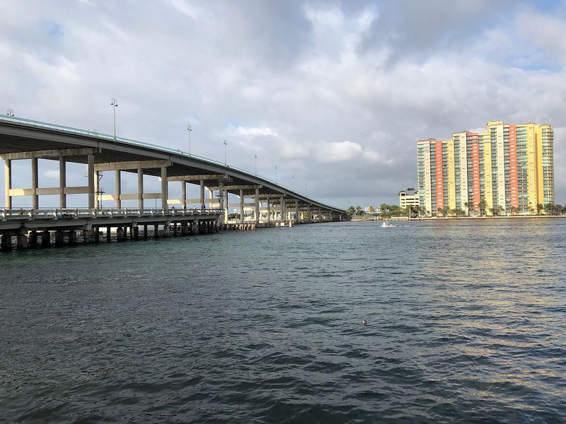 Dive or snorkel Blue Heron Bridge (Riviera Beach)