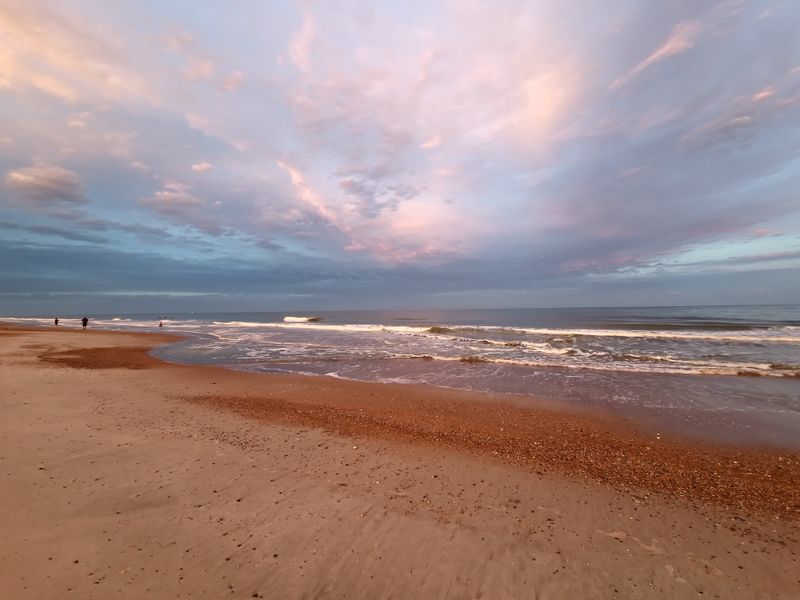 Watch Sunrise at Main Beach Park