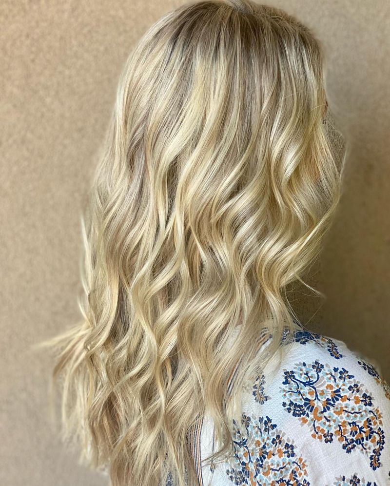 Creamy Blonde Lowlights