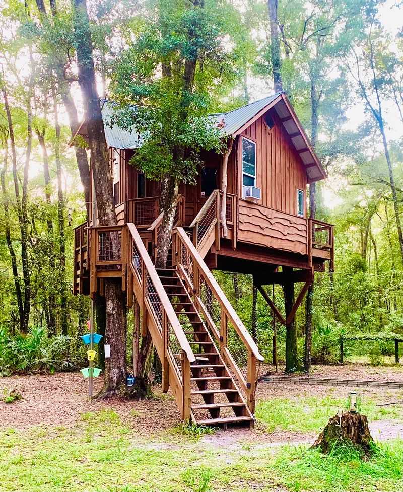 Treehouse Cabin Retreat, Old Town