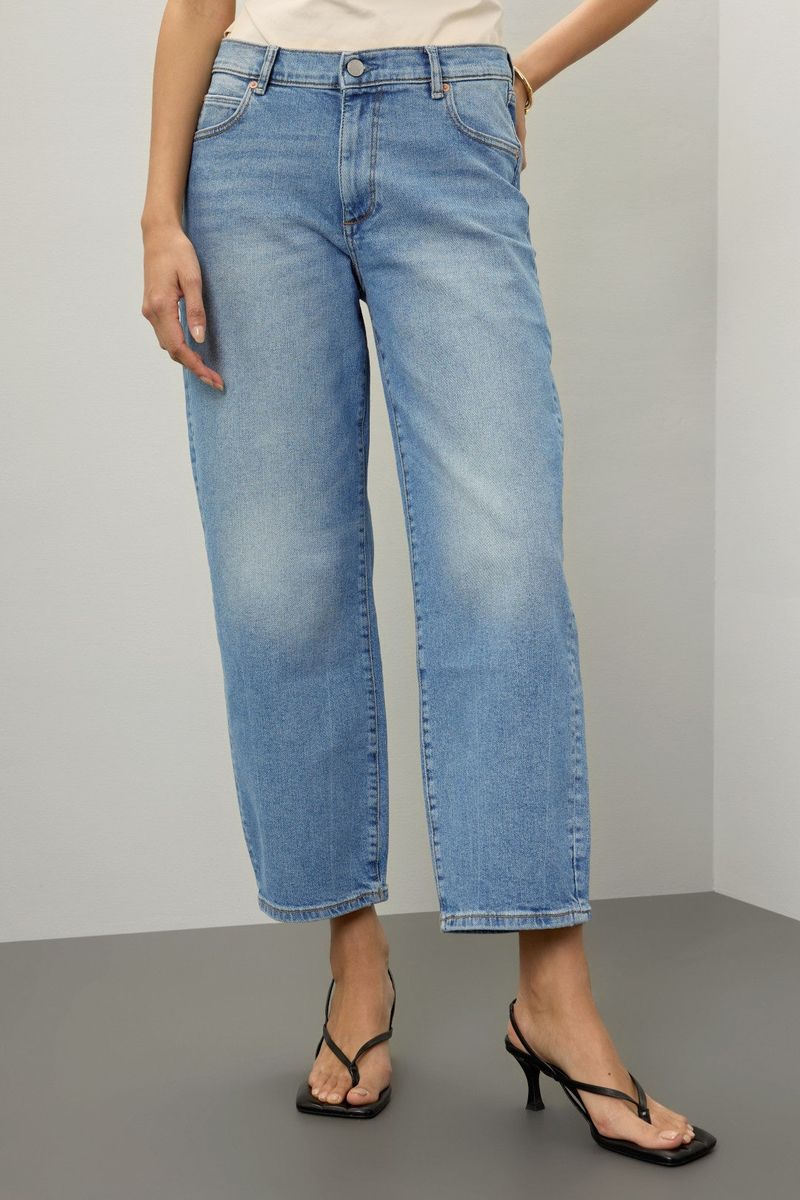 Relaxed Tapered Jeans