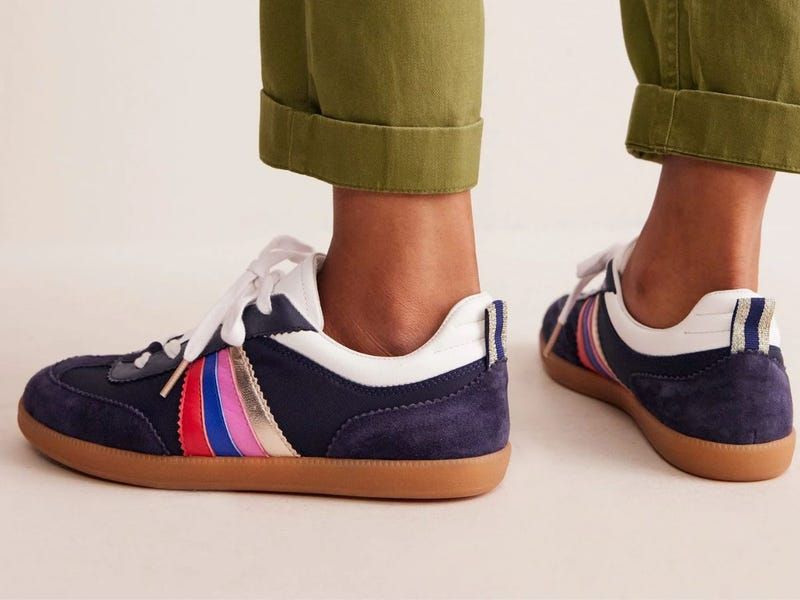Retro-Inspired Trainers (Slim Style)