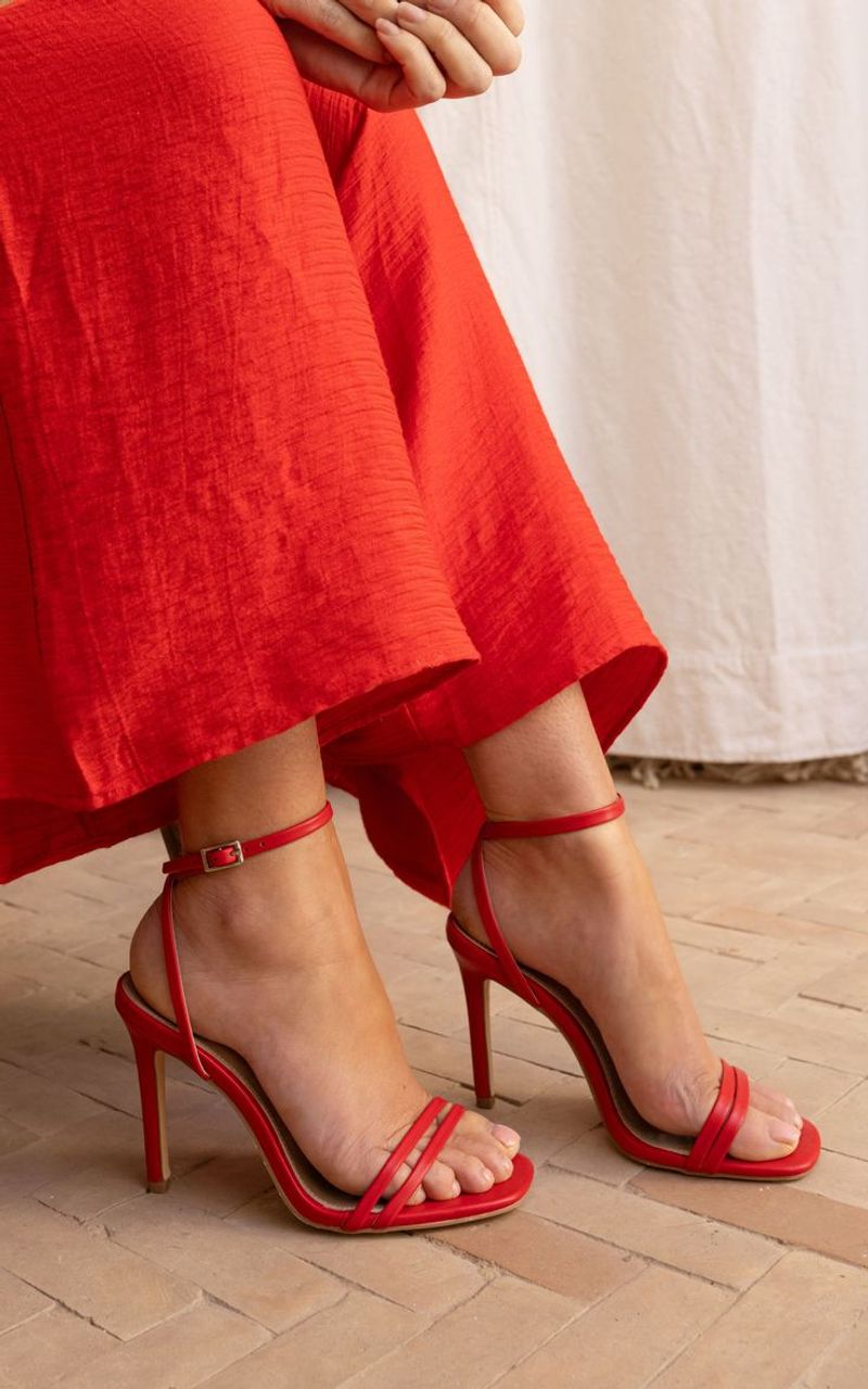 Strappy Sandals with Thin, Non-Stretch Straps