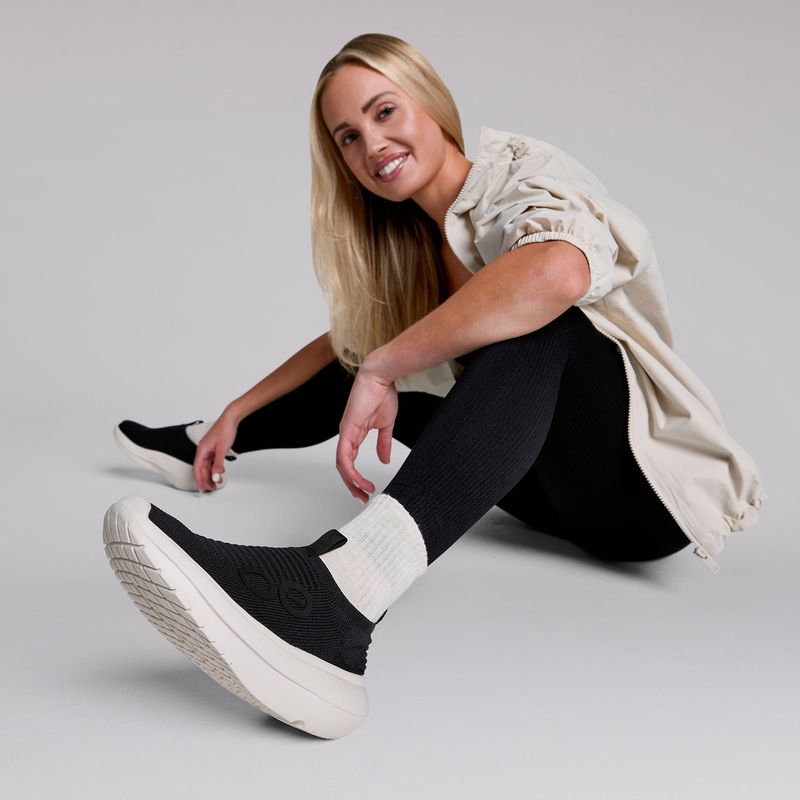 Oofos Oomy Zen Sneaker