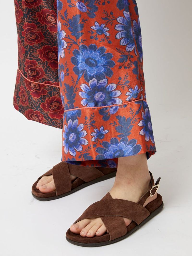 Chocolate Brown (Pantone’s “Mocha Mousse”)