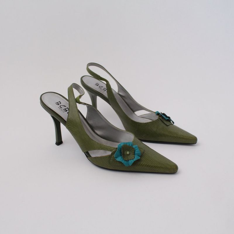 Super-pointy Pumps