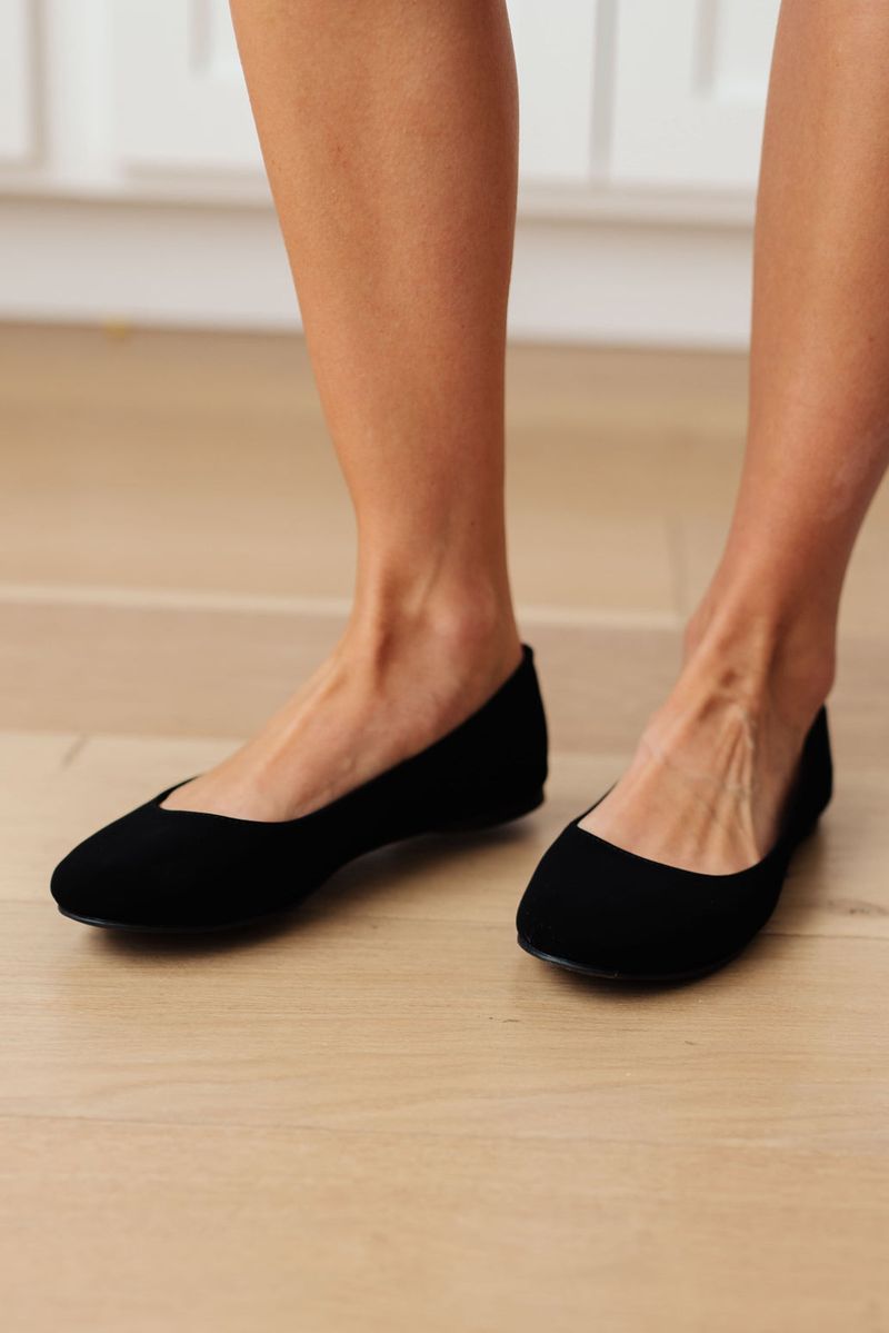 Round-Toe Ballet Flats with No Structure