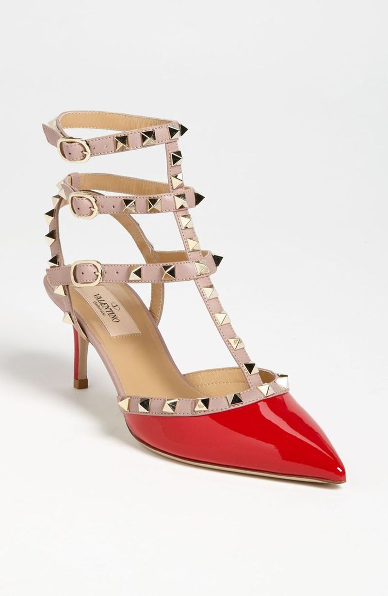 Valentino Garavani Rockstud Pumps in Red