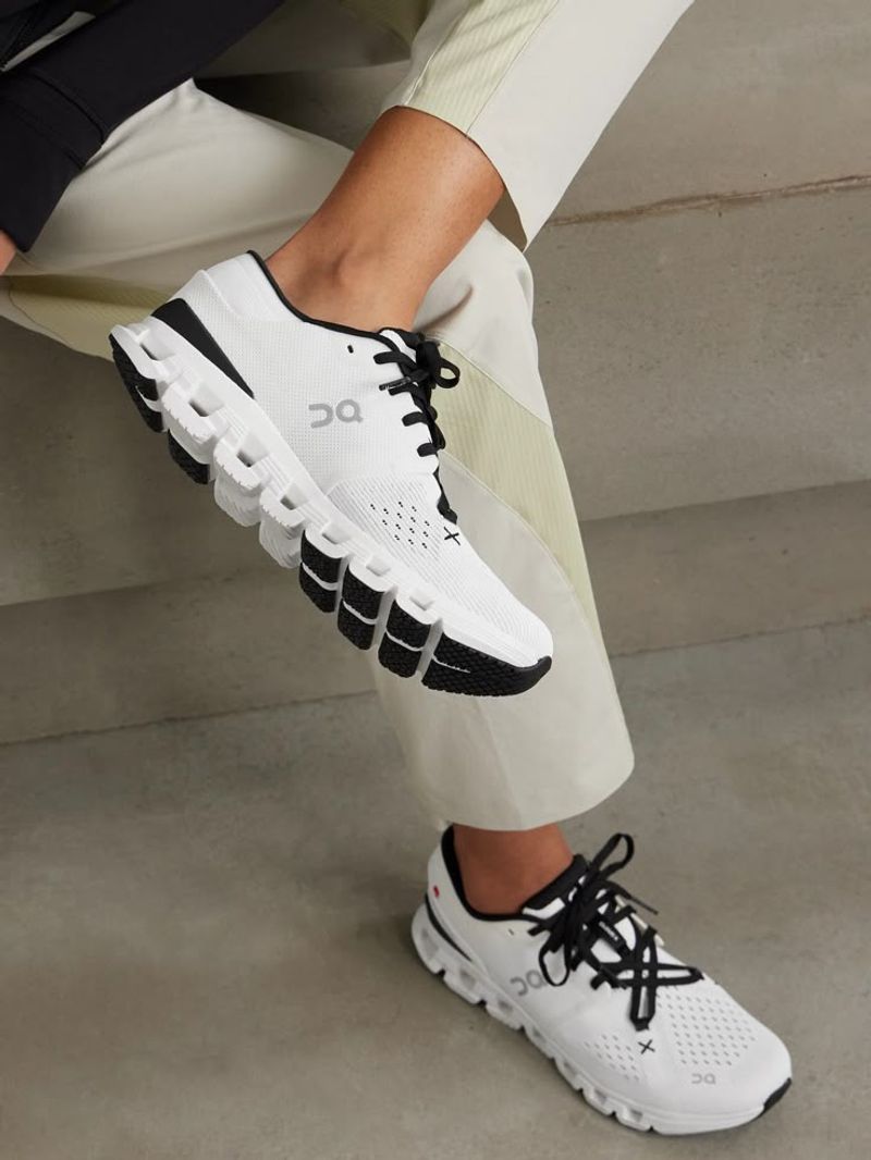 Ultra-Sporty Running Sneakers