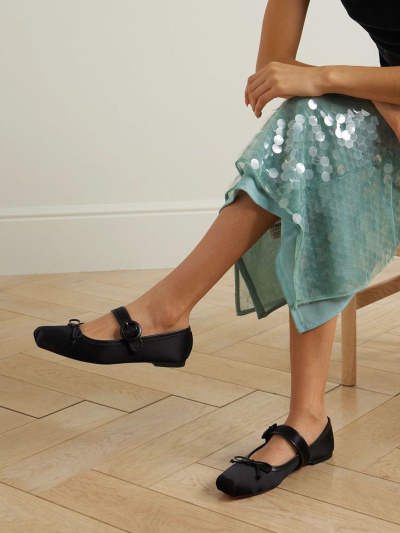 Closed-Toe Flats with Arch Support
