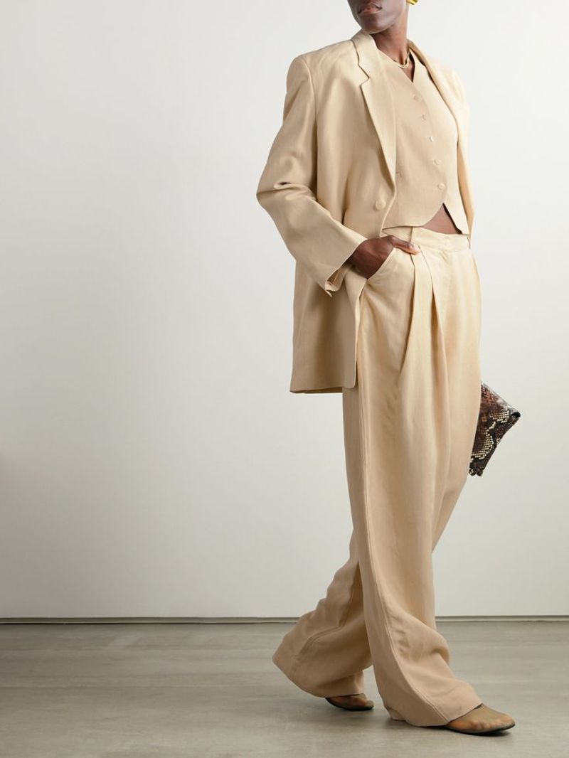 Neutral or Monochrome Tones