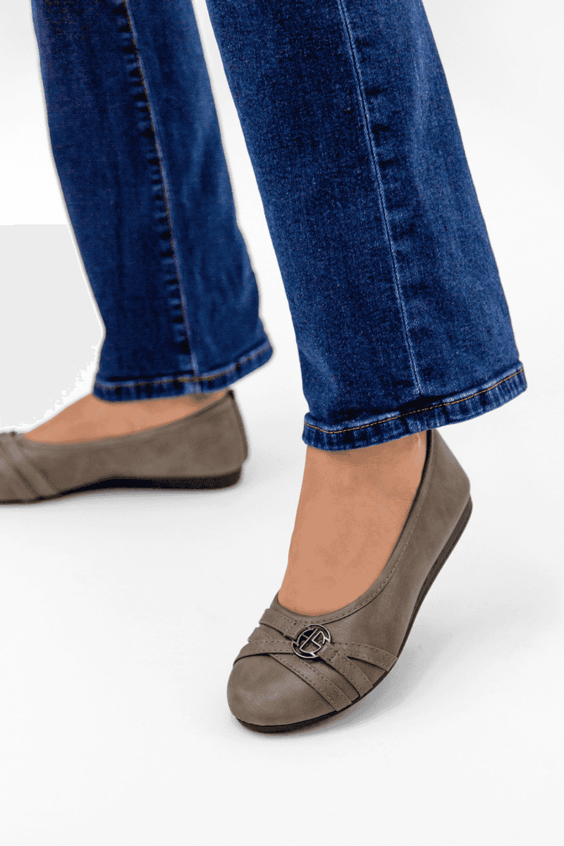 Overworn Round-Toe Flats