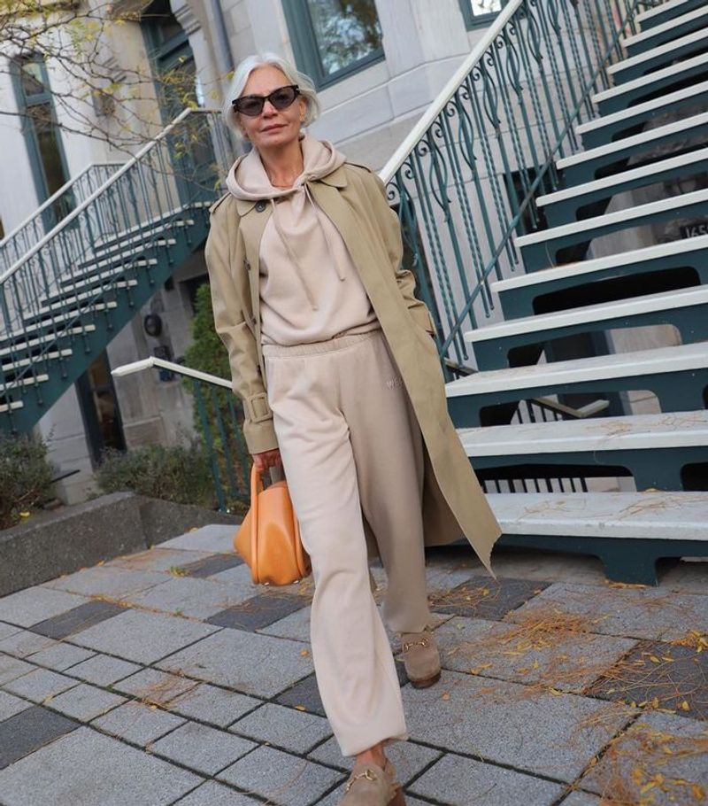 Neutral Tones & Monochrome Looks