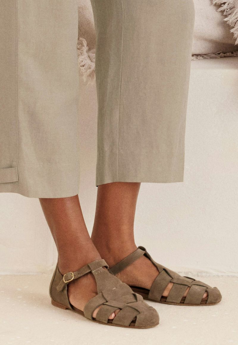 Refined Fisherman Sandals