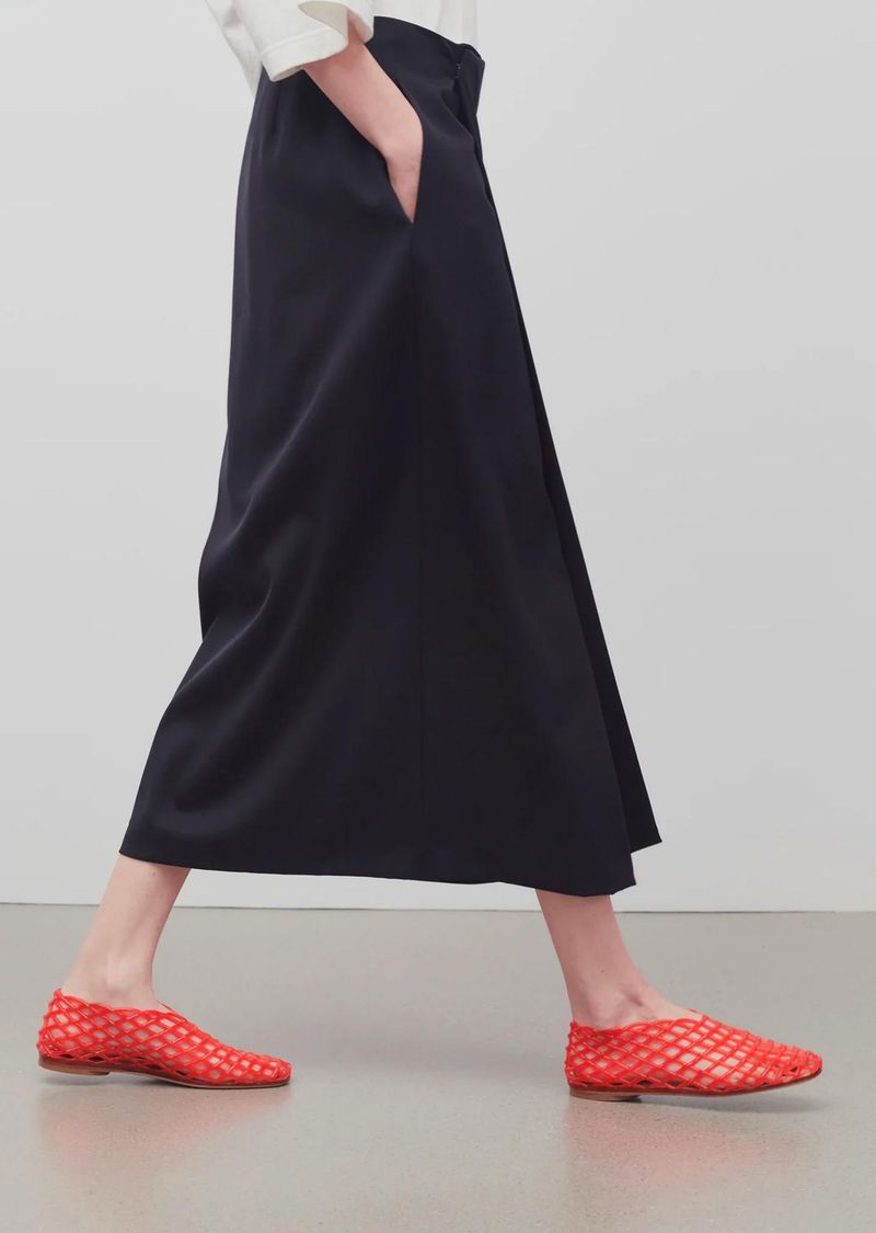 Row Mara Flats: The Trend-Setting Original