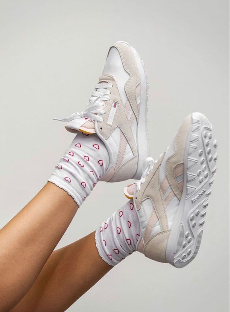 Neutral-Toned Trainers with Subtle Detailing