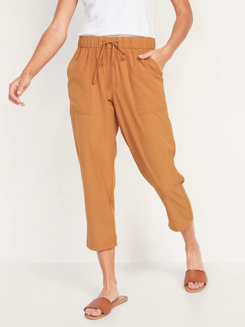 Old Navy Mid-Rise StretchTech Capri Pants