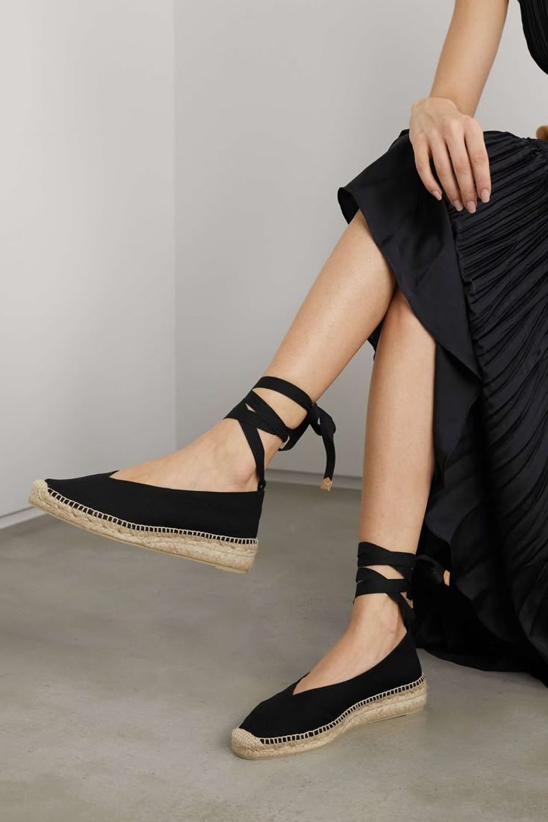 Sleek Espadrilles With Minimal Ties