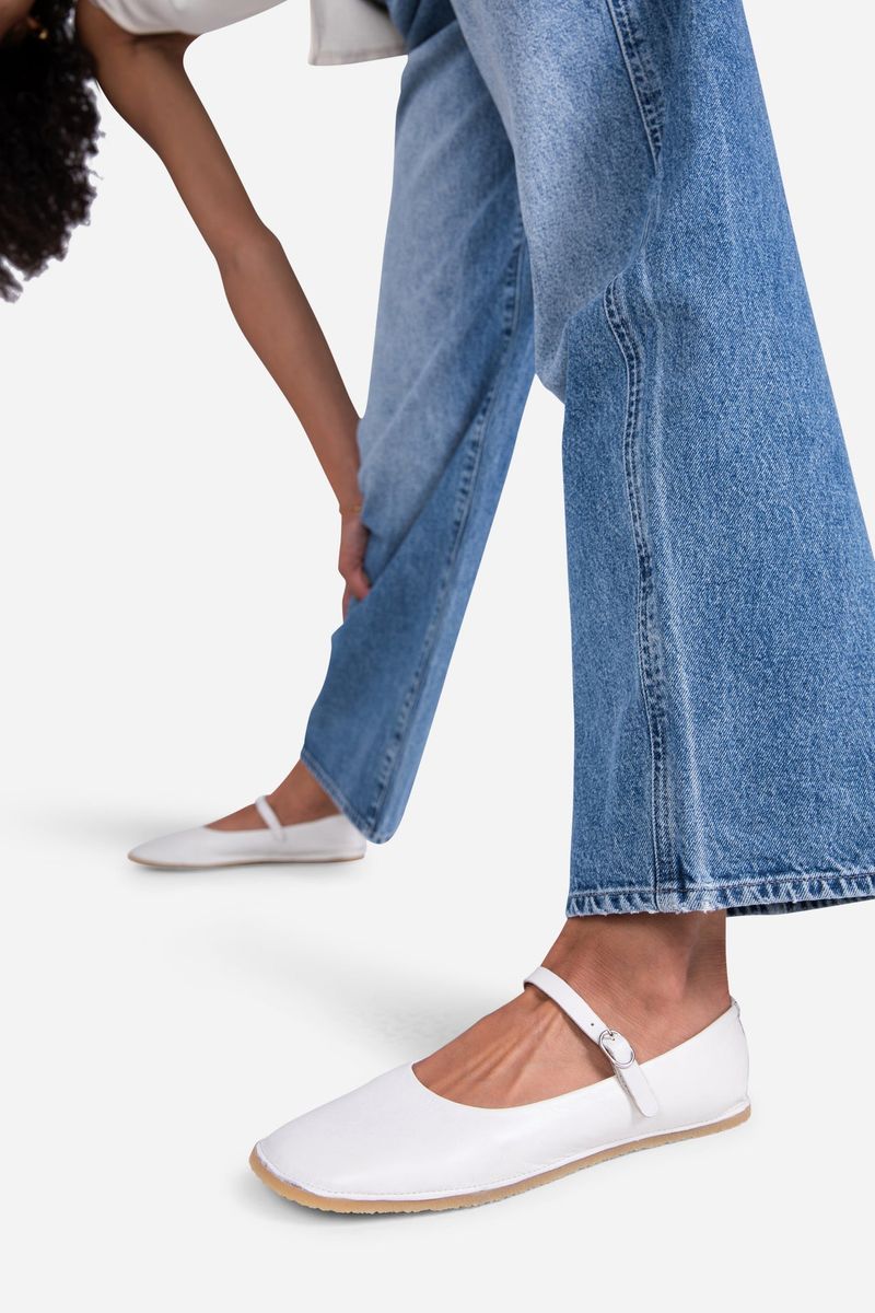 Paper-Thin Ballet Flats with Zero Structure