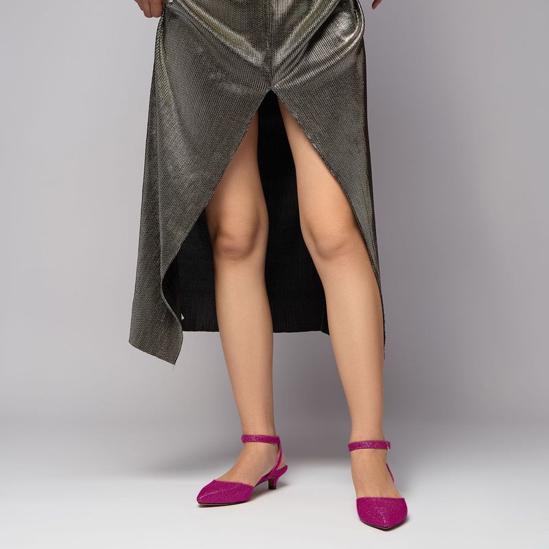 Wearing Ankle Straps with Cropped Trousers or Mid-Calf Skirts