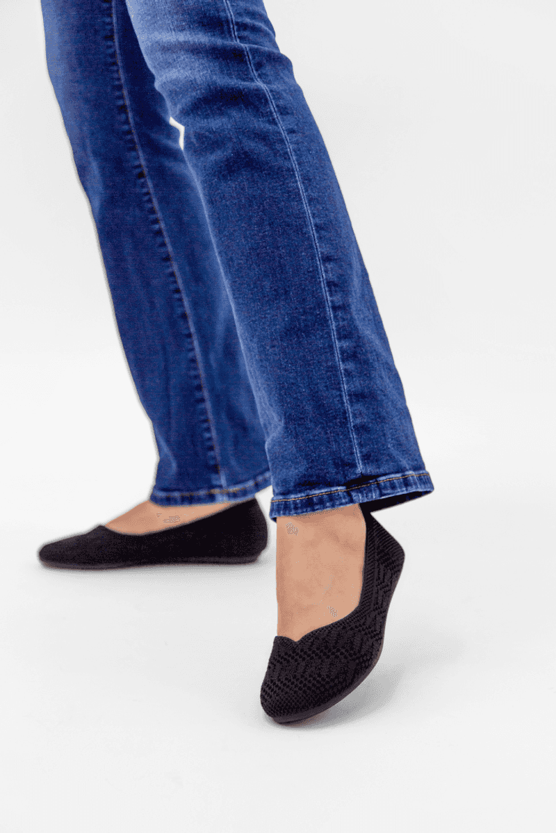 Basic Black Round-Toe Flats with Fading Insoles