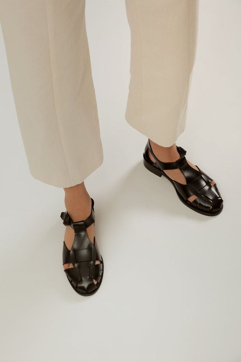 Fisherman Sandals (in leather or raffia)