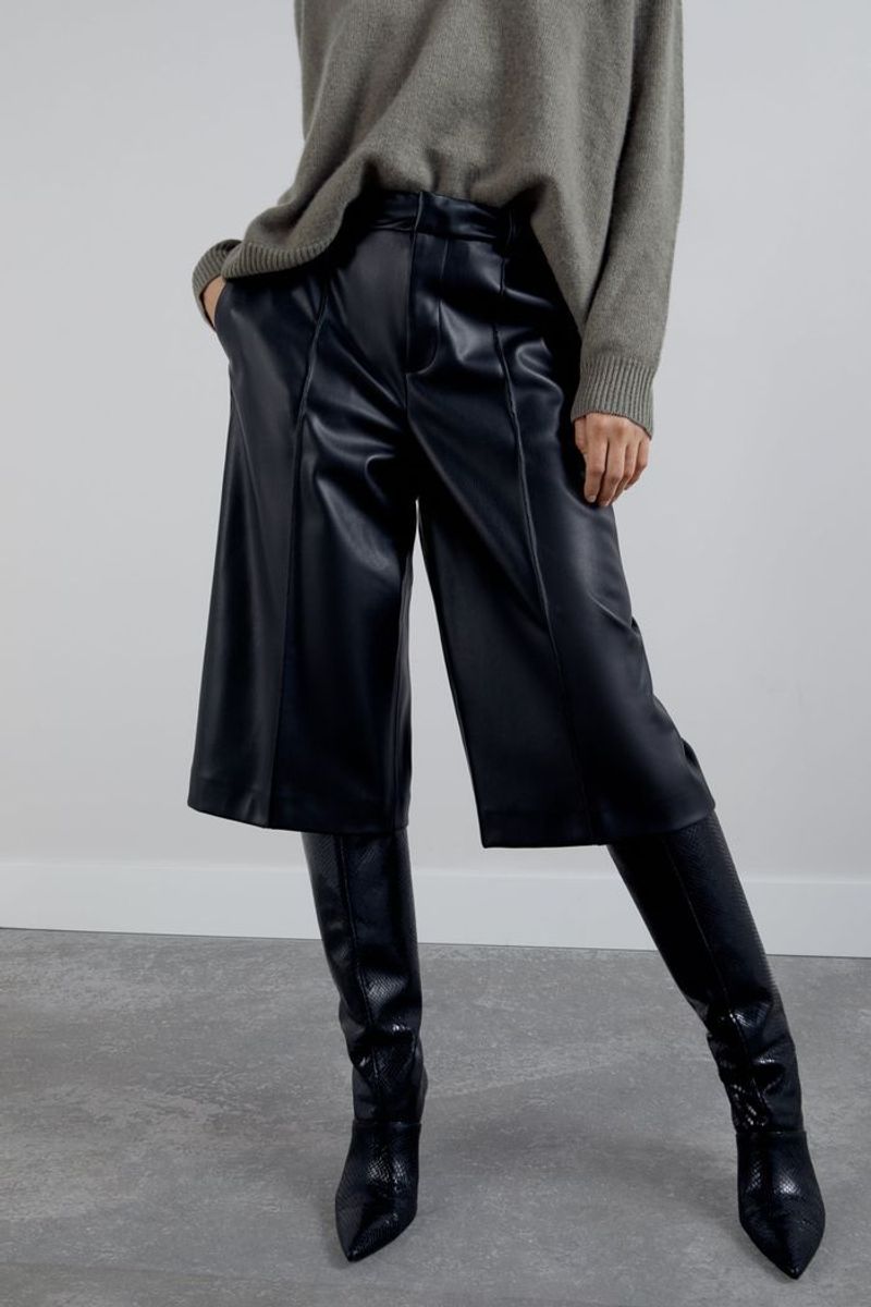 Knee-High Boots (with a Slim Shaft)